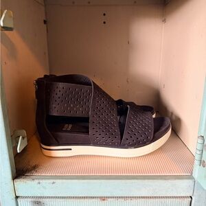 Eileen Fisher women’s Black Perforated Sandals